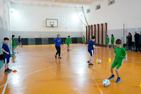 “Məktəblərdə Futbol Dərsi” layihəsi davam edir - FOTO