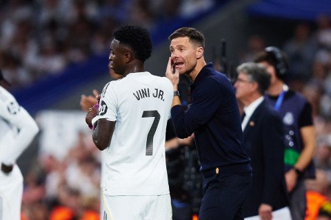 Vinisius “Real”la müqaviləsini yeniləməyərək Alonso ilə bağlı qərarı gözləyib - Romano