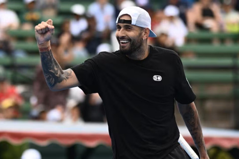 Kiros sözünü geri götürdü: Qadın tennisçiyə bir zərbəyə uduzdu - VİDEO