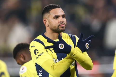 "Эвертон" сделал официальное предложение по нападающему "Фенербахче"