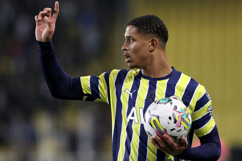 Защитника "Фенербахче" наказали за публикацию с Икарди