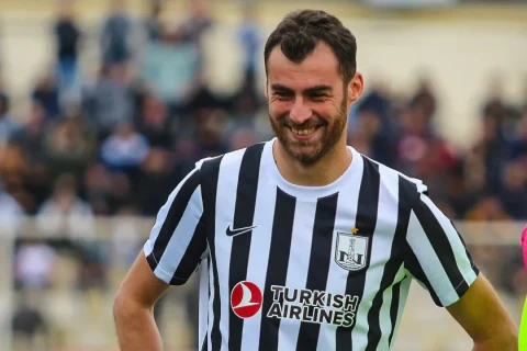 “Neftçi”nin sabiq müdafiəçisi “Toktoqul”la müqavilə imzaladı