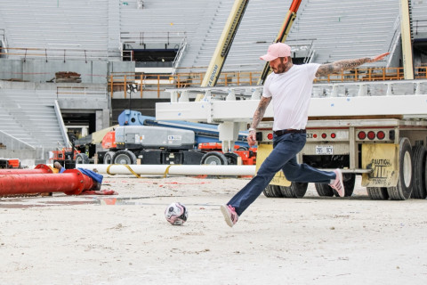Devid Bekhem “Miami Freedom Park”da topa özünə məxsus formada toxunuş edib - FOTO