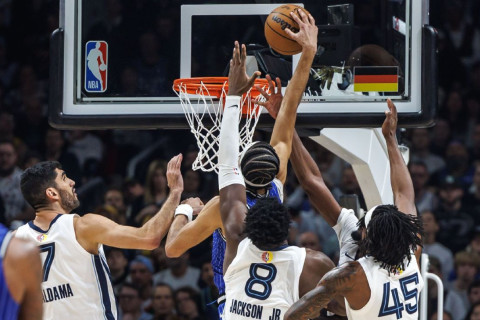 Эффектный данк Энтони Блэка украсил матч "Орландо" и "Мемфиса"