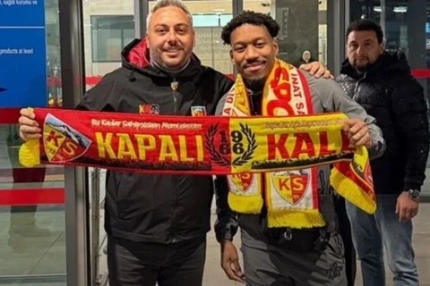 “Kayserispor”un transfer üçün Türkiyəyə gətirdiyi futbolçu qaçıb