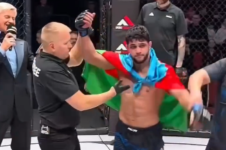 “Pantera” ləqəbli azərbaycanlı döyüşçü Krasnodarda rusiyalı rəqibini məğlub edib - VİDEO