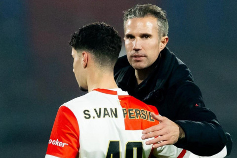 Ata-oğul səhnəsi futbolu silkələdi: Van Persinin oğlu iki dəqiqəyə dubla imza atdı - VİDEO