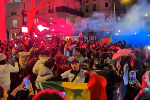 Seneqallılar Fransa şəhərlərinin küçələrinə çıxdılar - VİDEO