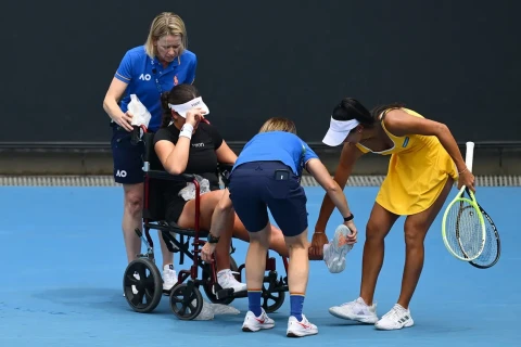 Tennisçi “Australian Open”nin kortunu əlil arabasında tərk etdi - VİDEO