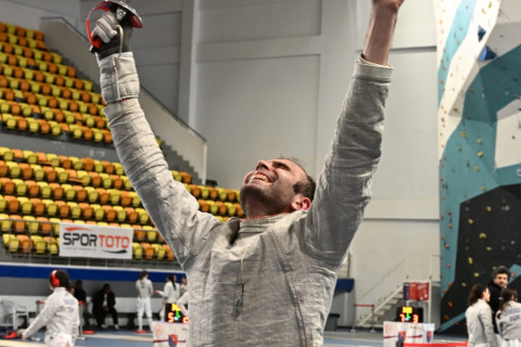 Azərbaycan qılıncoynadanları Ankarada iki bürünc medal qazanıb - FOTO