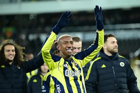 “Fənərbağça”nı kürəyində daşıdı, müqaviləni aldı