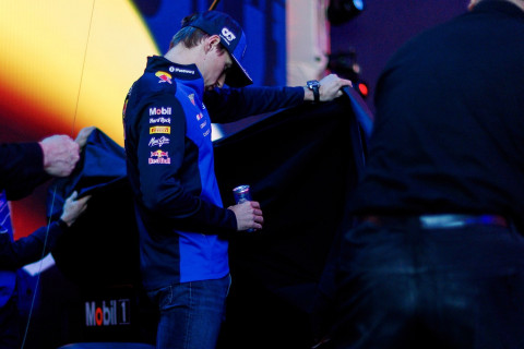 Макс Ферстаппен заметил странную деталь на презентации болида