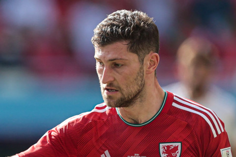 “Tottenhem”in müdafiəçisi Ben Deyvis əməliyyat olunub