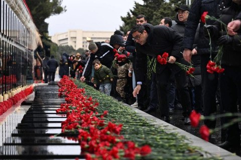 20 Yanvar şəhidlərinin xatirəsi anılıb - FOTO