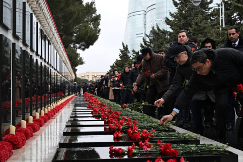 20 Yanvar şəhidlərinin xatirəsi anılıb - FOTO