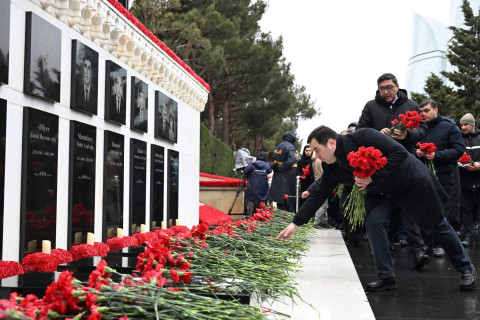 20 Yanvar şəhidlərinin xatirəsi anılıb - FOTO