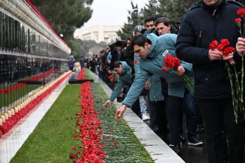 20 Yanvar şəhidlərinin xatirəsi anılıb - FOTO