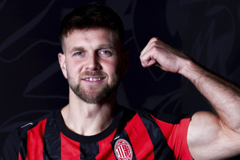 Нападающий "Милана" забил первый гол со сломанным пальцем ноги