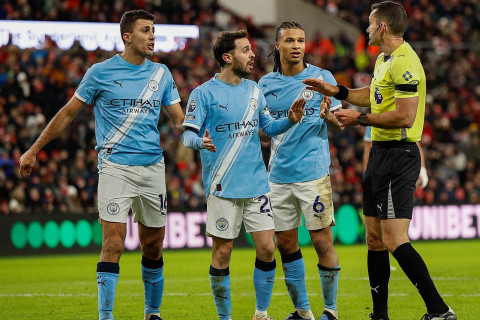 Капитаны "Манчестер Сити" компенсировали фанатам расходы после поражения в Лиге чемпионов
