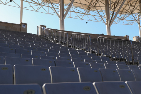 Поле Республиканского стадиона очищено от снега к матчу "Карабах" - "Айнтрахт" - ФОТО/ВИДЕО