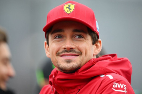 Nyuinin diqqətində Lekler var