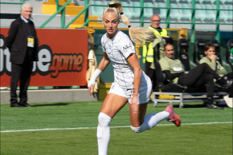 Qadın futbolçu üsyün etdi: “Eyni işi görürük, amma qazanc fərqi uçurumdur” - FOTO