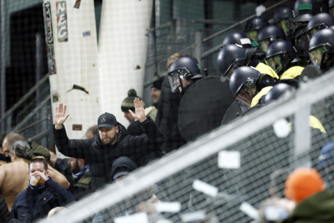 Старт матча Лиги Европы "Утрехт" — "Генк" отложили почти на час из-за болельщиков