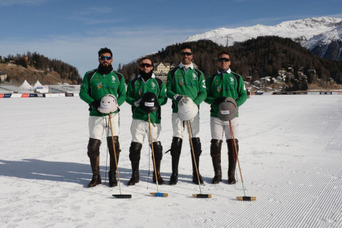 Азербайджанская команда выступает на Кубке мира по снежному поло - ФОТО