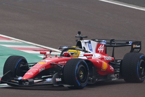 “Ferrari”nin yeni bolidi ilk dövrədə yolda söndü - VİDEO