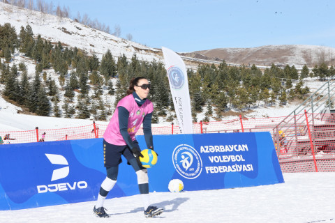 Qar voleybolu üzrə ölkə kuboku start götürüb