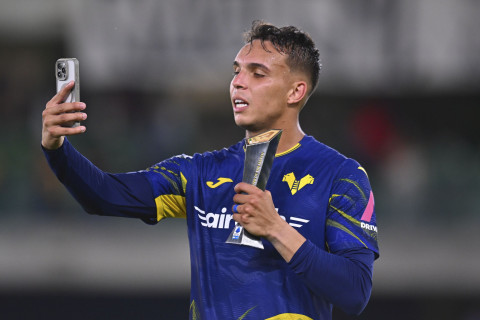 "Наполи" объявил о трансфере бразильского форварда из "Вероны"