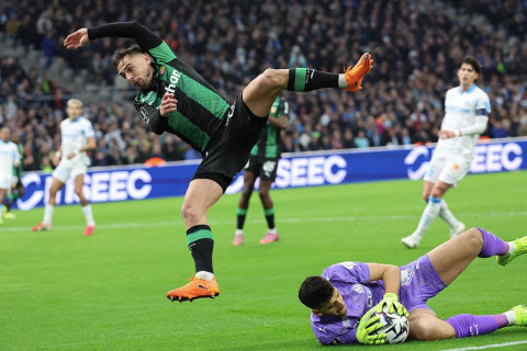 Liqa 1: “Lans” məğlub olaraq birinci yerə yüksələ bilməyib