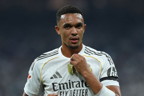 "Ман Сити" интересен Александер-Арнольд, посредники провели переговоры