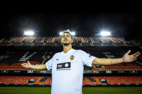 “Valensiya” “Vest Hem”in oyunçusunu transfer edib