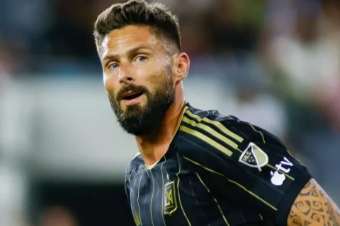 Olivye Jiru azarkeşlərin təhqirlərinə cavab verib