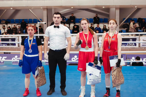 В Баку прошли финальные бои чемпионата Азербайджана по боксу среди женщин