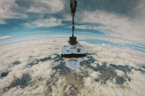 Bir forma kosmosa uçdu: klub gənclərə mesaj verdi - VİDEO