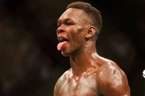 Adesanya: “Ağ Evdə bir dəstə siyasətçinin qarşısında döyüşmək istəmirəm”