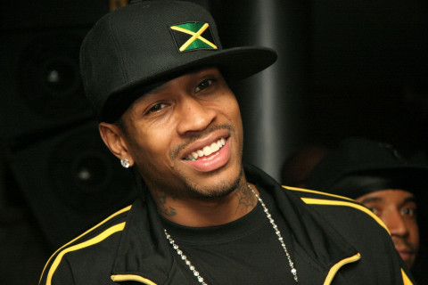 NBA əfsanəsi Avstraliyaya səfəri zamanı xəstə uşaqlarla görüşməkdən imtina edib