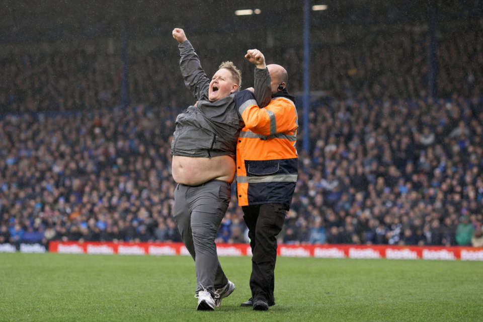 Sevincin cəzası ağır oldu: fanata 2,5 illik qadağa - VİDEO