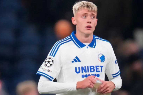 17-летний форвард установил рекорд, забив "Барселоне" в ЛЧ