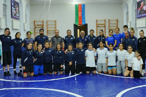 Qadın güləşçilər yeni qaydalarla tanış olub - VİDEO