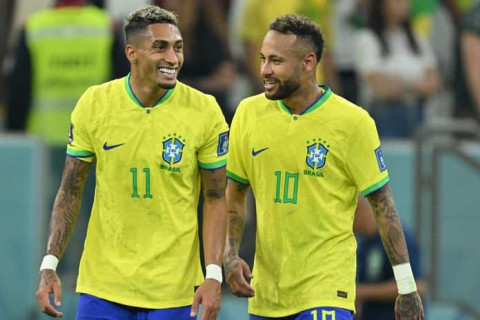 Yamal Rafinya və Neymarla olan səmimi münasibətlərindən danışıb