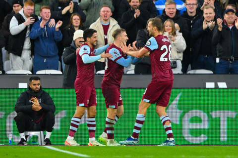 Английский футбольный клуб наказал болельщика за баннер