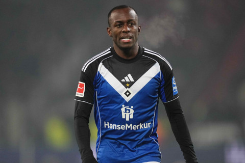 "Гамбург" отстранил нападающего Домпе от тренировок за вождение в нетрезвом виде