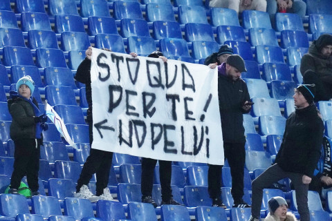 Фанаты "Лацио" провели акцию протеста и покинули стадион - ФОТО