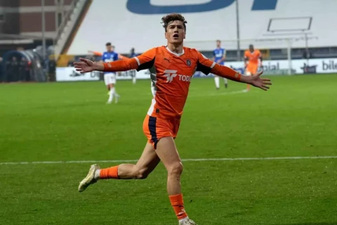 Türkiyə Super Liqasında oynayan hücumçu ölkəsinin ən yaxşı futbolçusu seçilib - FOTO