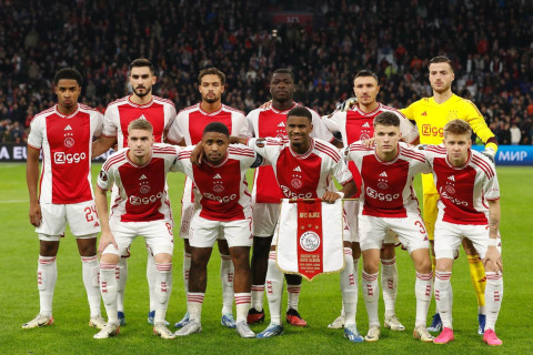 "Аякс" упустил победу в матче с "Эксельсиором"