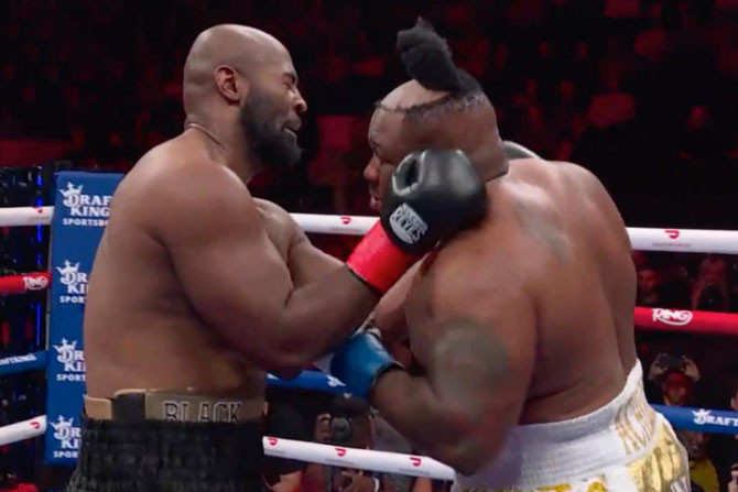 Kinqsli İbeh Jarrell Millerin “saçını” döyüşdə qoparıb - VİDEO