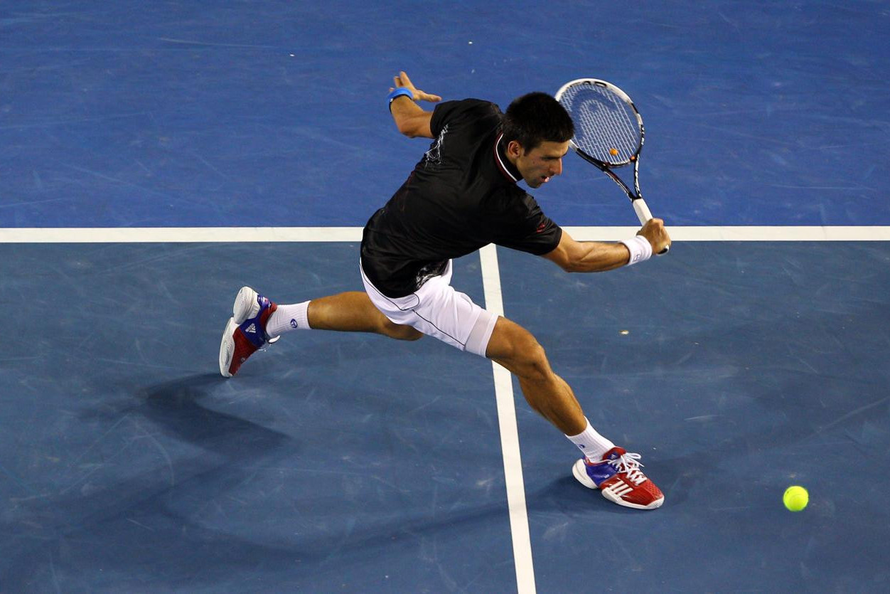 Ракетку Джоковича с Australian Open - 2012 продали за рекордные $540 тысяч